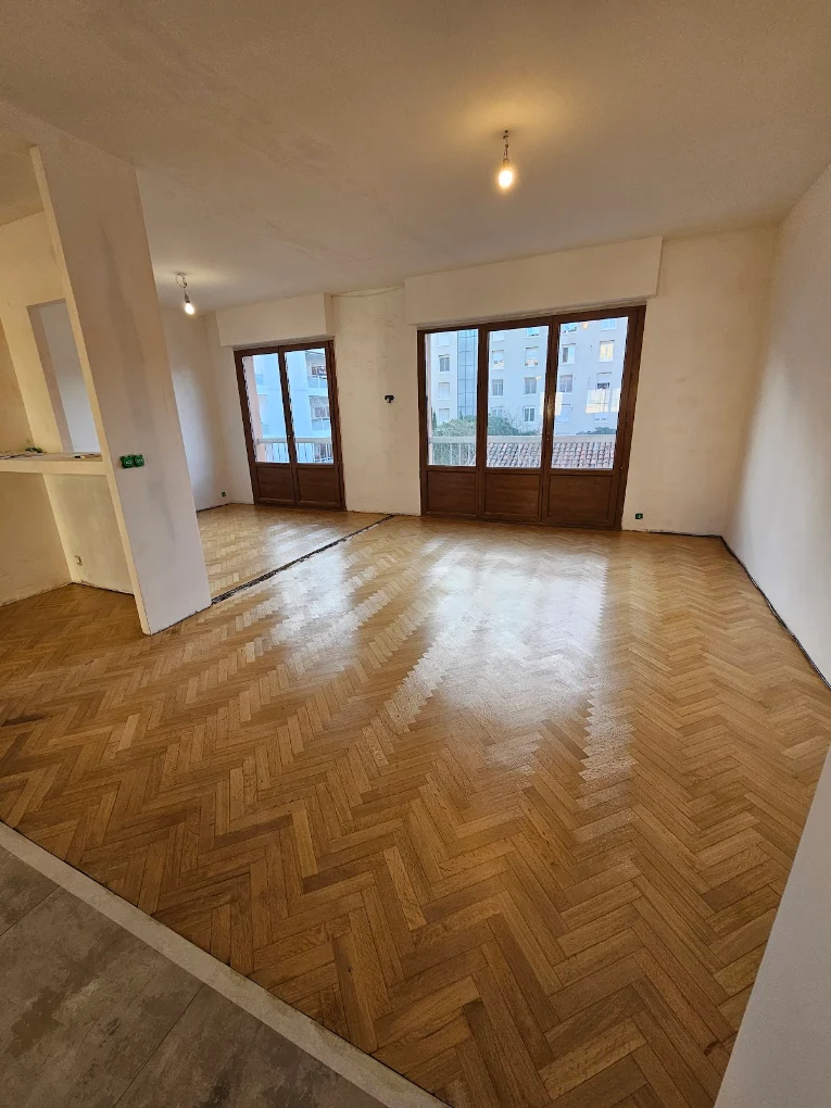 Pose de parquet en point de Hongrie dans un appartement