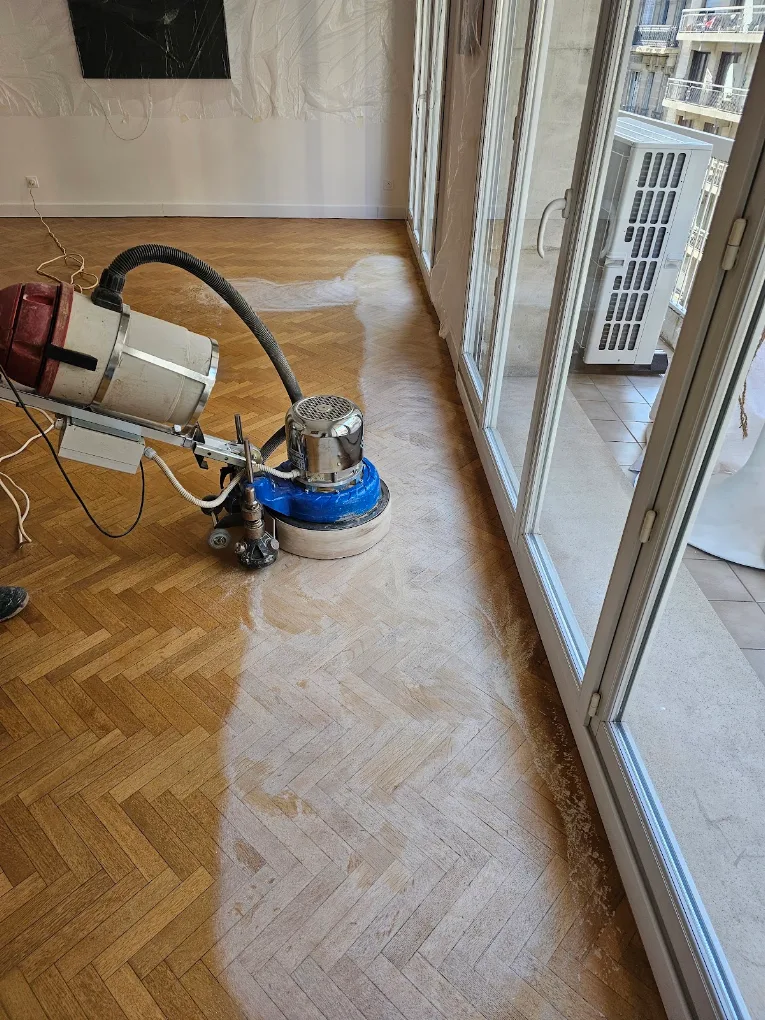 Parquet en chevrons pendant rénovation