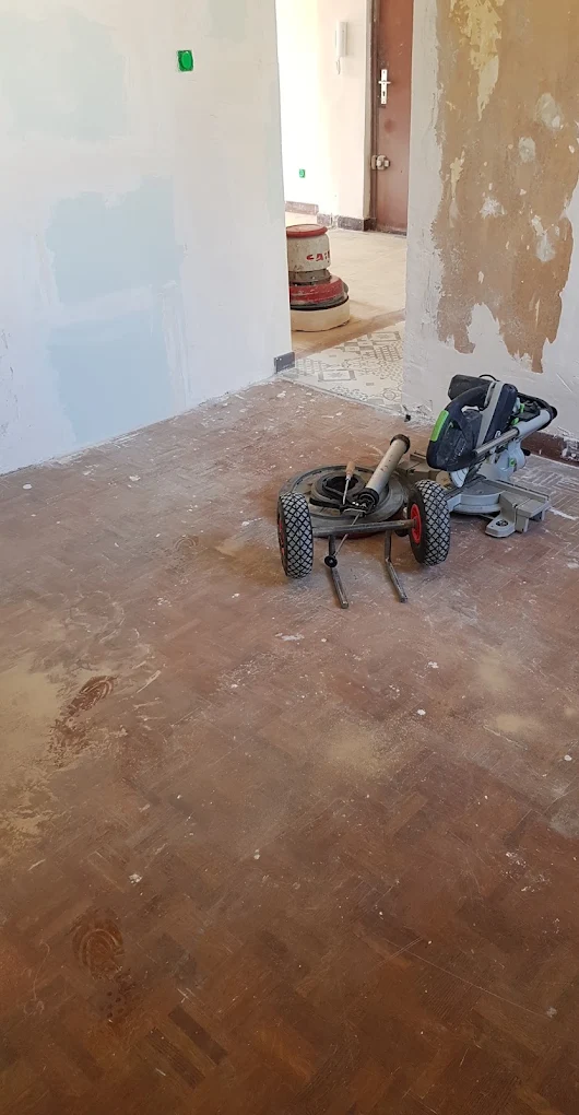 Parquet ancien avant rénovation