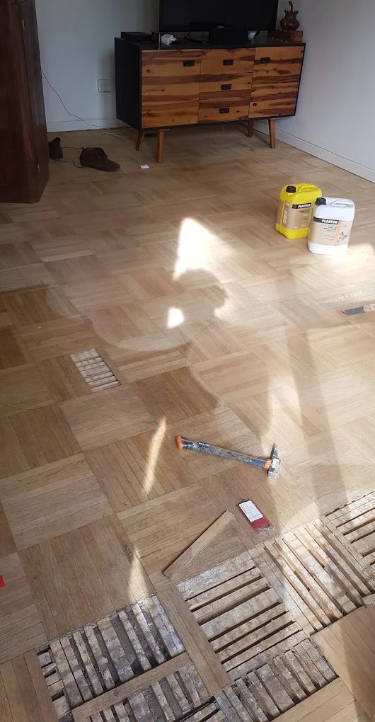 Restauration d'un parquet en cours